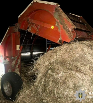 На Рівненщині 26-річного чоловіка знайшли мертвим у тюкувальному пресі