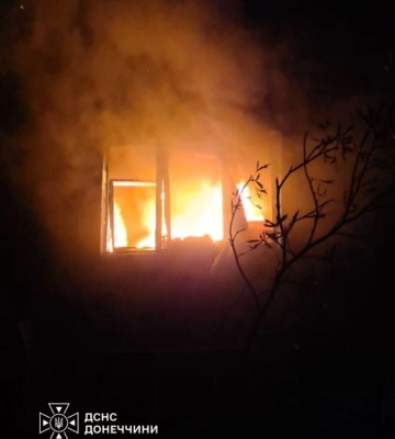 Сім авіабомб скинули рашисти вночі на житлову забудову Краматорська (, )
