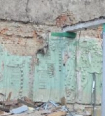 У Чернівцях виявили унікальне панно віденської сецесії під час будівельних робіт на вулиці Кобилянської