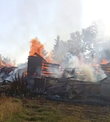 Внаслідок російських ударів по Чернігівщині згоріла церква, постраждали цивільні