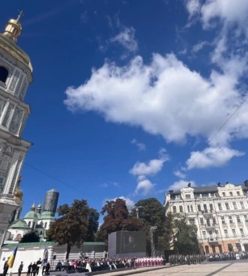 Над Києвом зʼявилися хмари у вигляді карти України з Кримом 