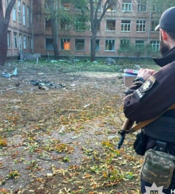 Головне за ніч та ранок четверга, 27 серпня: удар по ТЦ в Харкові, атаки на Київ та Запоріжжя, майже 230 боєзіткнень