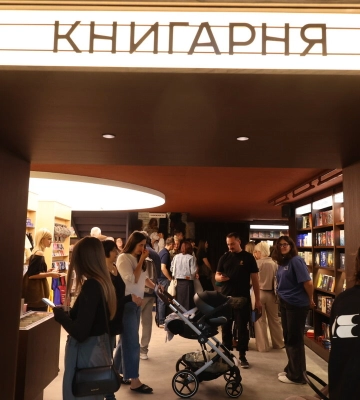 У приміщенні колишнього кінотеатру Львова відкрили книгарню-кав’ярню «Сенс»