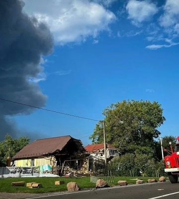 Ворог атакував всю ніч: на Київщині виникла пожежа на складах