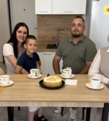 Після полону знайшов нове покликання: Рінат Ахметов купив квартиру захиснику Маріуполя, який розміновує Україну
