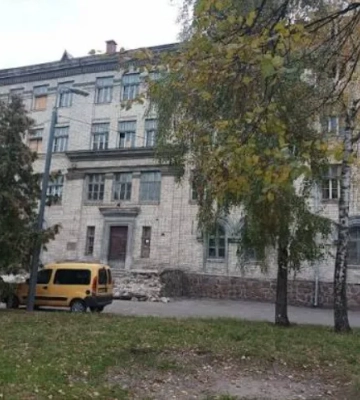 Видео: киевляне вышли на протест из-за выселения школы после вынужденного переселения