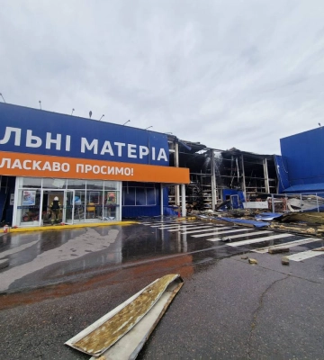 Росіяни атакували торговельний центр у Харкові модифікованим безпілотником