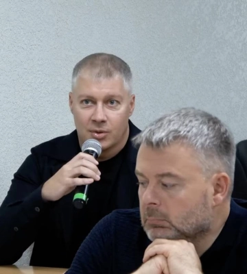 Депутат Ільюк виступив за збереження мозаїки басейну «Зоря», яку планують закрити металевими панелями
