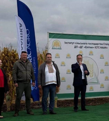 На Кіровоградщині провели день поля та науково-практичний семінар для аграріїв області та України