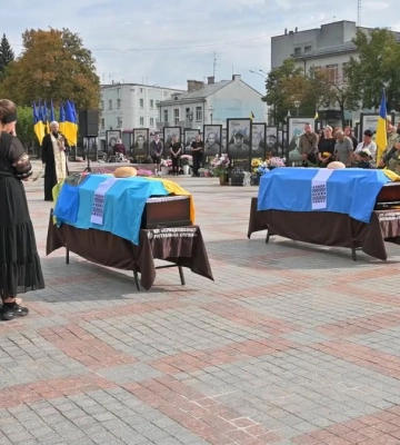 Біль, що не вгамувати: у Рівному вшанували пам`ять загиблих Героїв Сергія Примака та Дмитра Вакуліна (ВІДЕО)