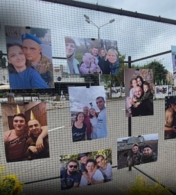 Кадры их счастья: в Кривом Роге открыли фотовыставку о погибших, пленных и пропавших без вести Защитниках