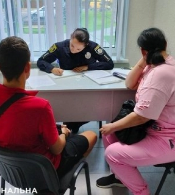 Двое подростков сняли 152 шеврона с патриотической инсталляции в Гостомеле: родителей привлекли к ответственности