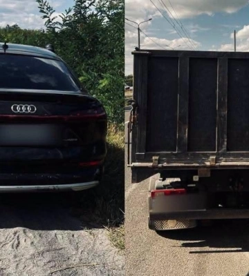 На Рівненщині з вантажівки випали сипучі матеріали та пошкодили авто