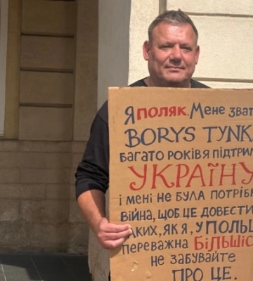 «Забули про Катинь, але згадали Волинь». Поляк із Кракова приїхав до Львова захищати українців