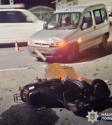 Поліція Вінниччини встановлює обставини двох ДТП, в яких постраждали пішохідка та скутерист