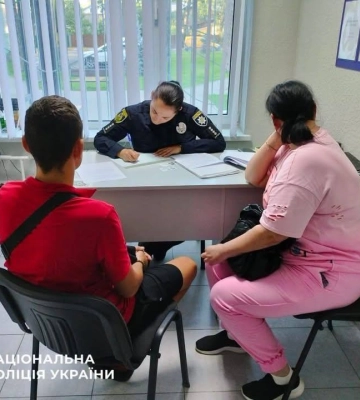 У Гостомелі двоє підлітків зняли 152 шеврони військових з пам’ятної інсталяції