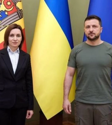 Санду відзначила Зеленського найвищою нагородою країни: "Доки Україна бореться там, на сході, Молдова може спати спокійно"