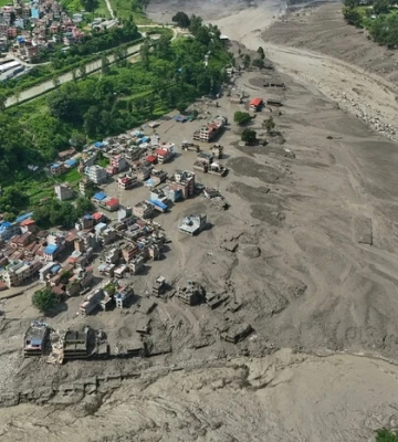 Масштабна повінь у Непалі: що відомо про зниклих українців