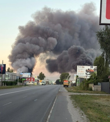 Повторный удар и масштабный пожар: в Киевской области горят склады "Новой почты" 