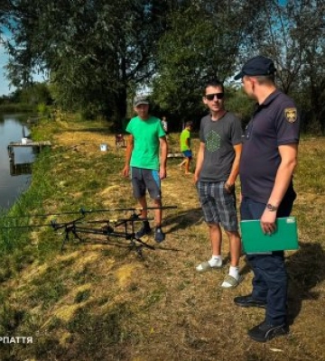 На водоймах Берегова рятувальники нагадали про мінну безпеку та правила купання