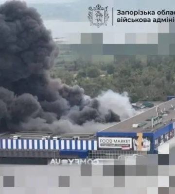 Росіяни вдарили по «Епіцентру» в Запоріжжі: відео