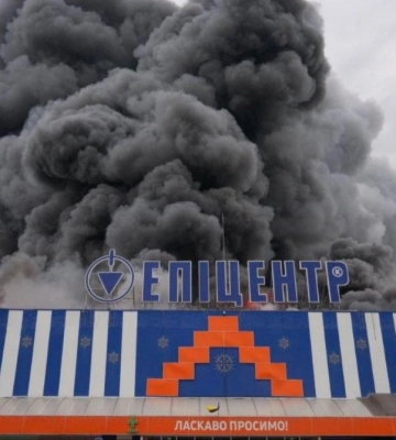Росіяни вдарили по «Епіцентру» в Запоріжжі: відео