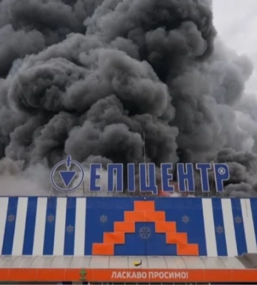 Росіяни вдарили по «Епіцентру» в Запоріжжі: відео