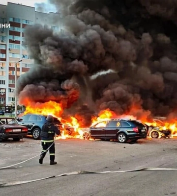 На Київщині рятувальники ліквідовують наслідки атаки дронів у Бучанському районі