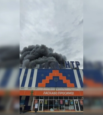 Россияне ударили по «Эпицентру» в Запорожье: видео
