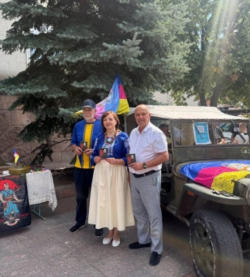 Історичний прапор Незалежності розгорнули у Кропивницькому в межах патріотичного марафону 