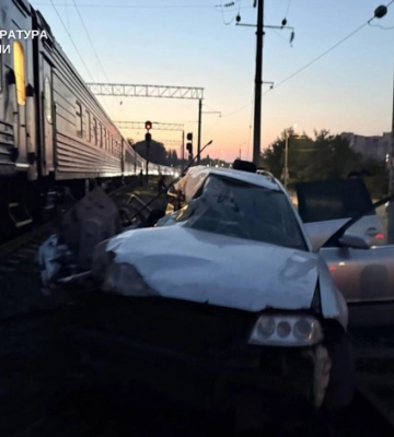У Хмельницькому водія судитимуть за ДТП на залізничному переїзді, у якій загинули двоє пасажирів