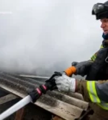 У Херсоні рятувальники загасили пожежу після удару російського FPV-дрона