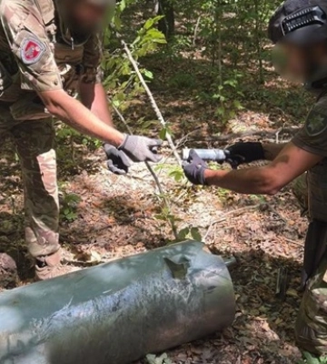 На Кіровоградщині знешкодили дві бойові частини російської ракети