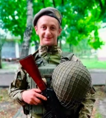 У Хусті попрощаються із полеглим військовим Павлом Лазарем