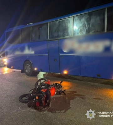 На трасі Одеса – Рені мопед зіткнувся з пасажирським автобусом, травмувався підліток