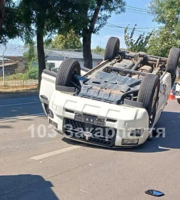 В Ужгороді перекинулася автівка – постраждало двоє людей