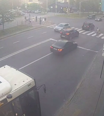 У Львові двоє водіїв BMW збили батька з дитиною на пішохідному переході