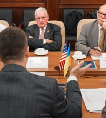 Келлог прибув до України: відвідав Одеський порт та оглянув наслідки атак РФ