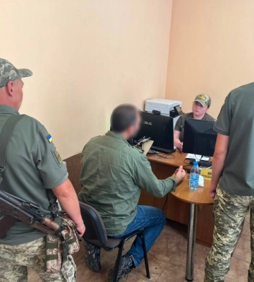 Українець із сирійським паспортом намагався підкупити прикордонницю за тисячі доларів