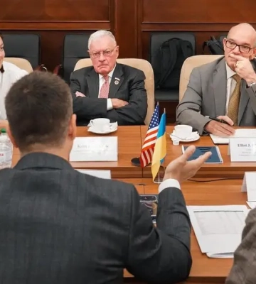 Кит Келлог приехал в Украину