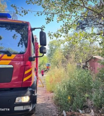 В Ужгороді спалахнув гараж: вогонь перекинувся на сусідні споруди