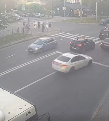 У Львові дві автівки збили 8-річну дівчинку і її батька