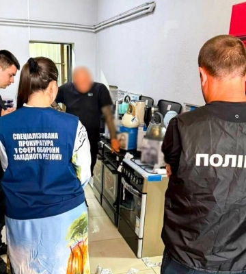 За $6 тисяч обіцяли зняти з розшуку та оформити відстрочку: на Рівненщині викрили двох чоловіків