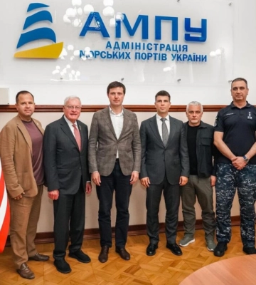 Кит Келлог прибыл в Украину и посетил Одесский порт