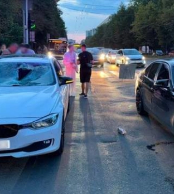 У Львові два авто збили батька з 8-річною дитиною на пішохідному переході