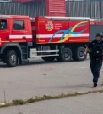 У Харкові російський дрон влучив у будівлю торговельного центру