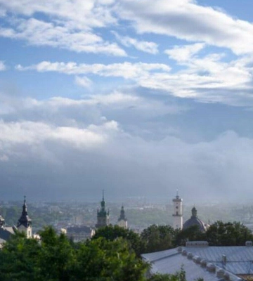 Львів накриють грози: мешканців попереджають про негоду 29 серпня