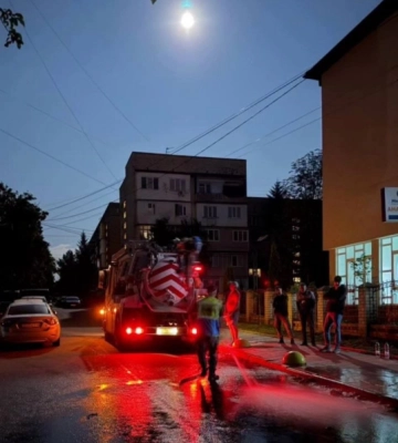 У Чернівцях нечистотами ледь не затопило дитячий реабілітаційний центр через забитий колектор