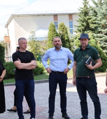 Встановлення стели Героїв, інспекція навчальних закладів: секретар Луцької міськради відвідав Боголюбський старостинський округ