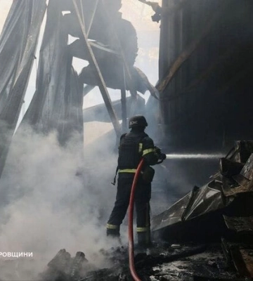 Рашисты ударили по хозяйственному супермаркету в Павлограде — есть погибший и раненые (, )
